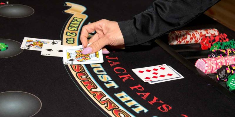 Nguyên tắc rút bài khi chơi Blackjack nên biết
